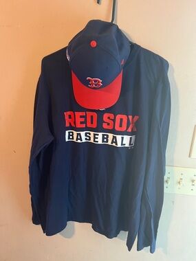 RED SOX LONG SLEEVE SHIRT XL & RED SOX BASEBALL SNAPBACK BOTH BY FANATICS
